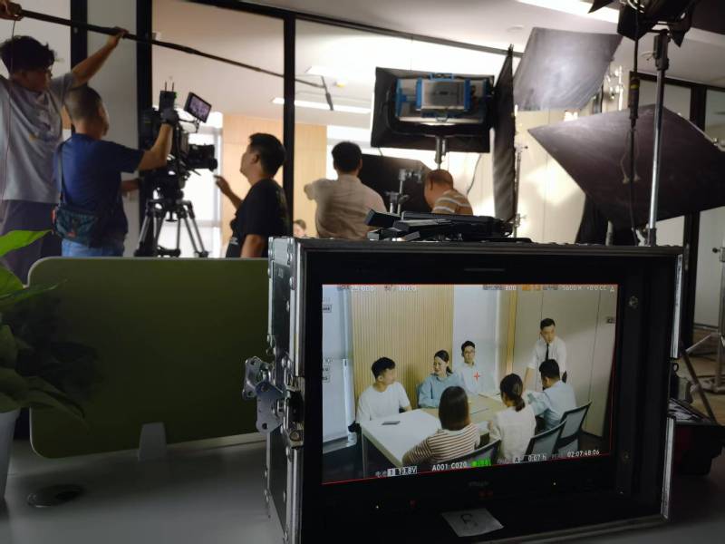 建瓯市TVC拍摄公司：科技产品视觉化大师，诠释未来感与功能美学